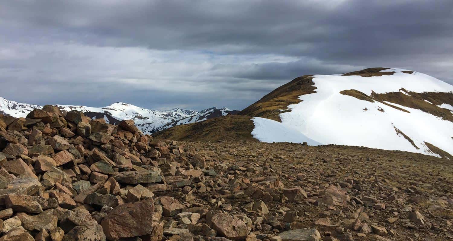 plateau area where trail splits to sniktau on left and grizzly on right